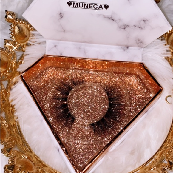 Lashes - Picture 1 of 1